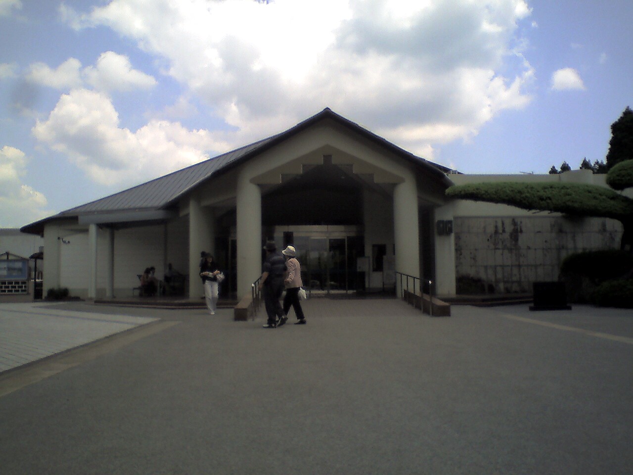 201005301121_鹿児島県_知覧特攻平和会館玄関