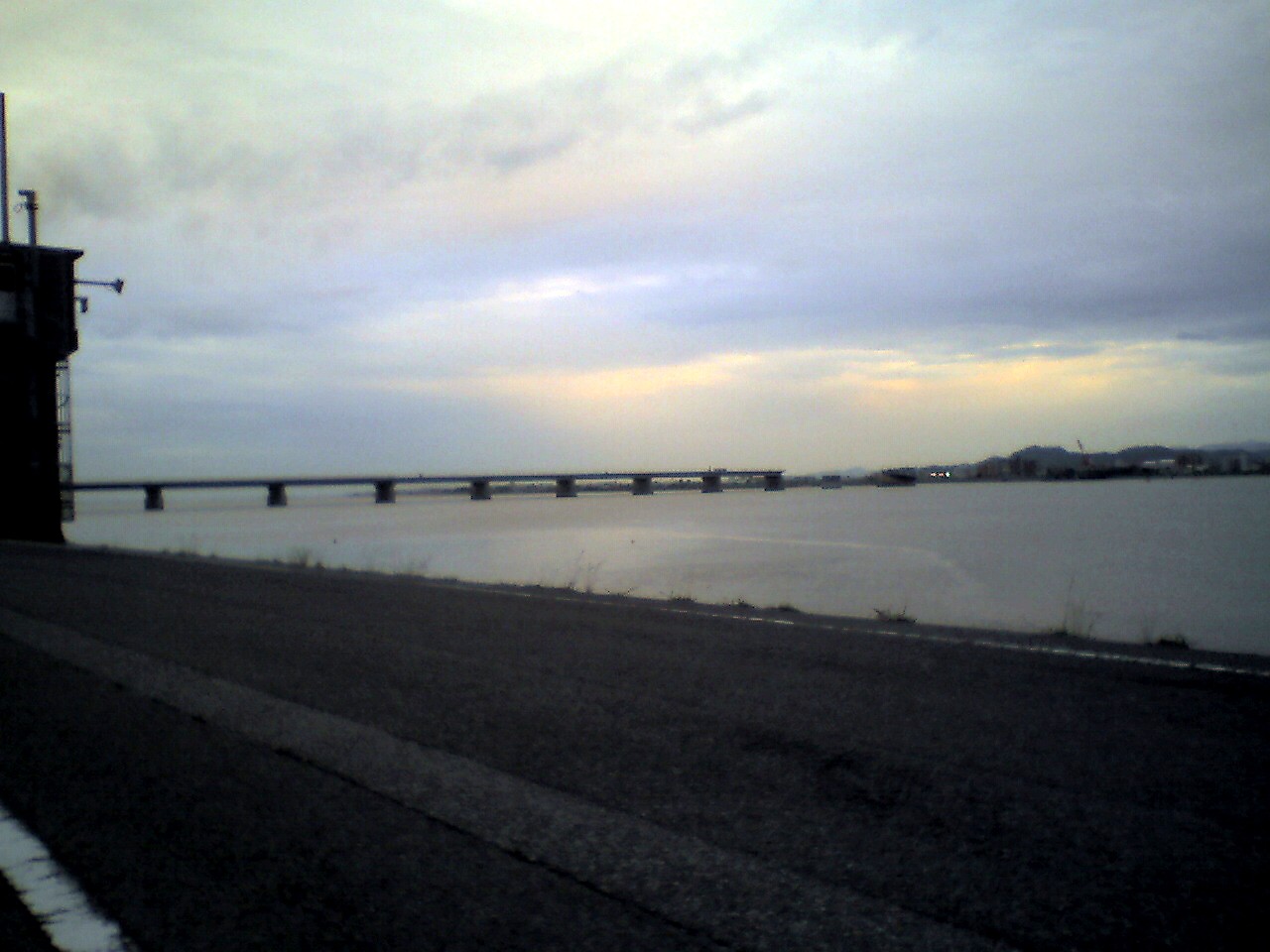 201006081833_徳島県_吉野川河口付近