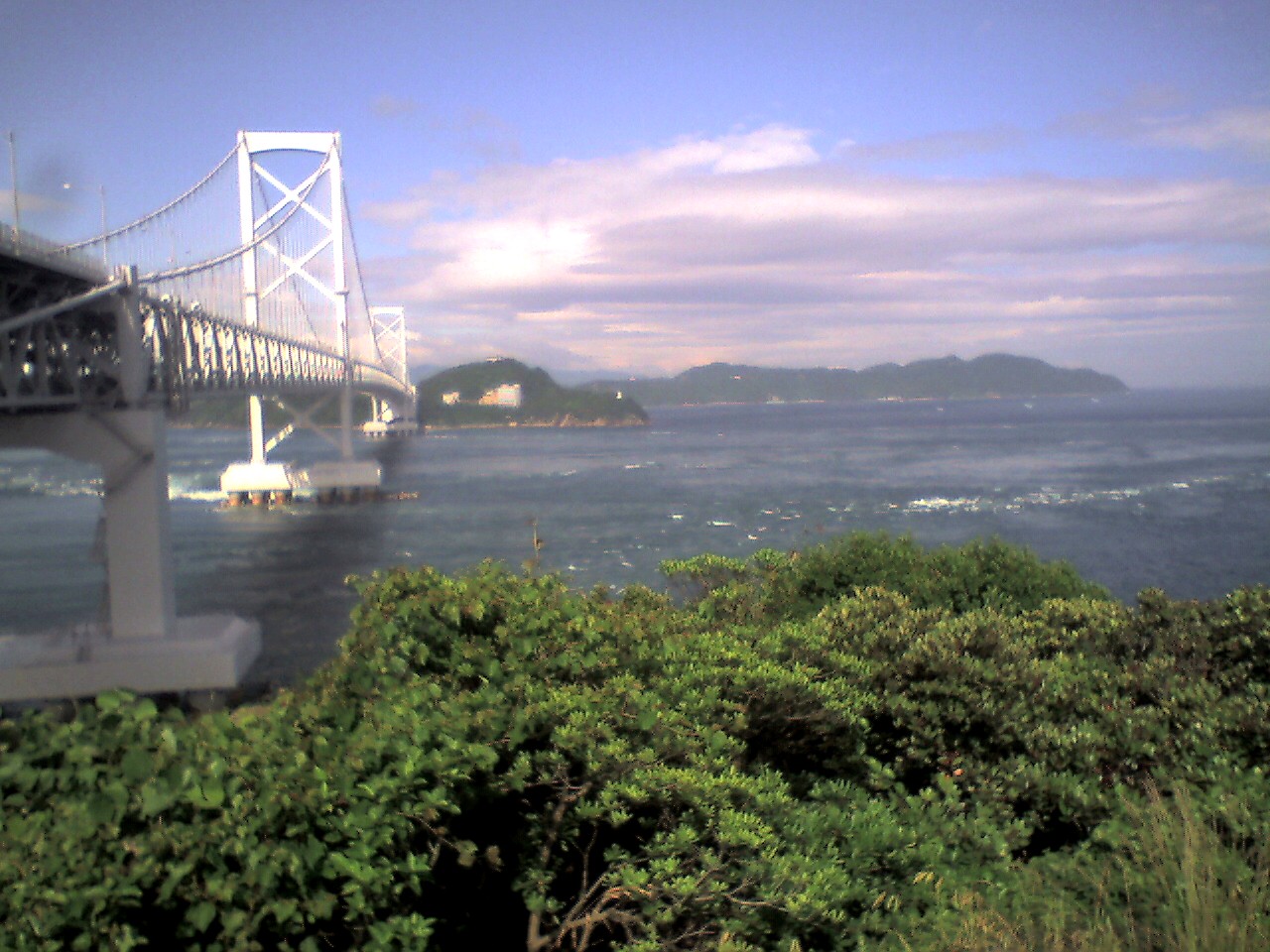 201006160820_兵庫県_明石海峡大橋