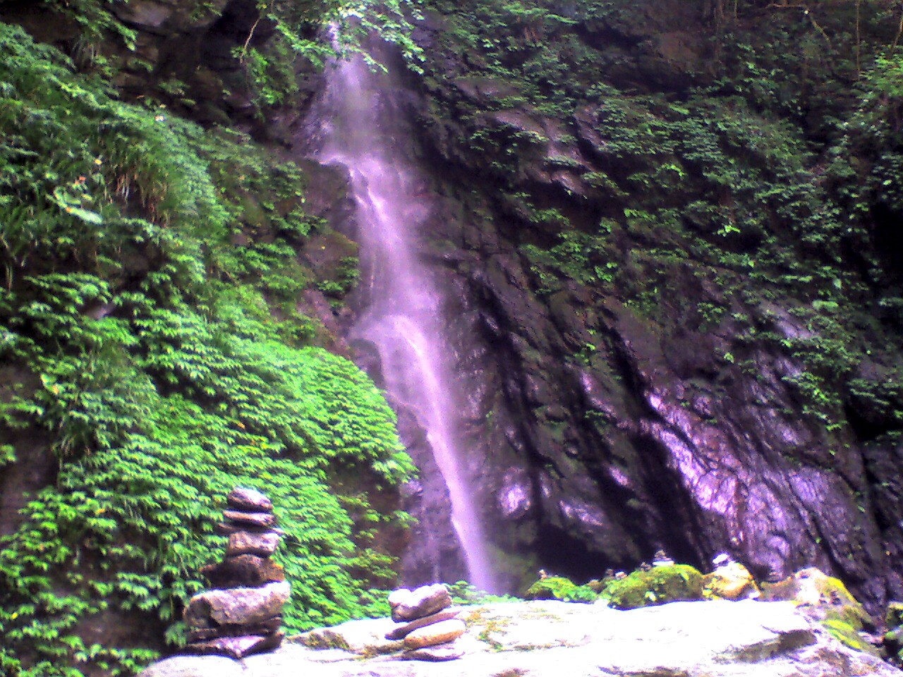 201006171149_徳島県_雨乞いの滝♀