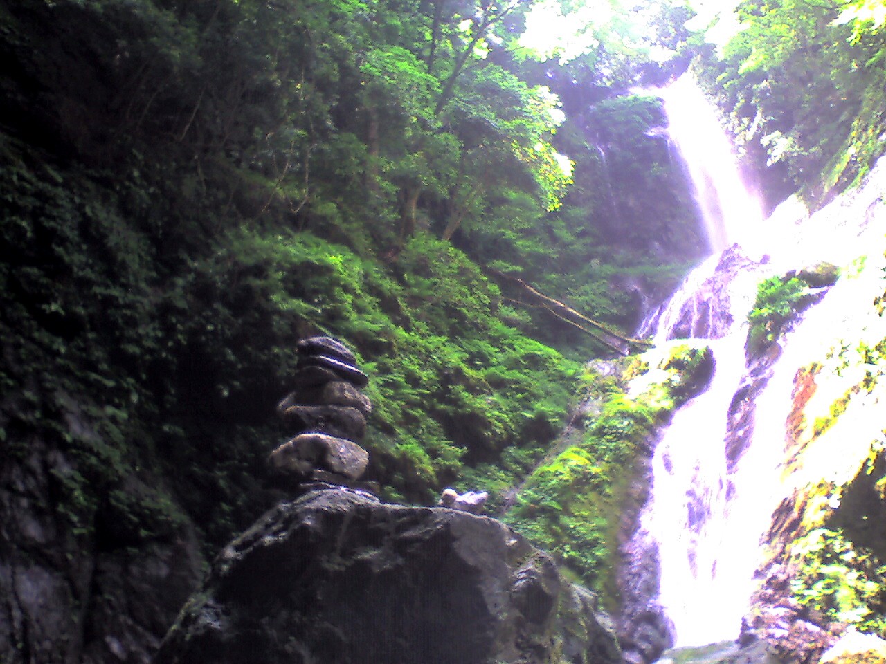 201006171150_徳島県_雨乞いの滝♂