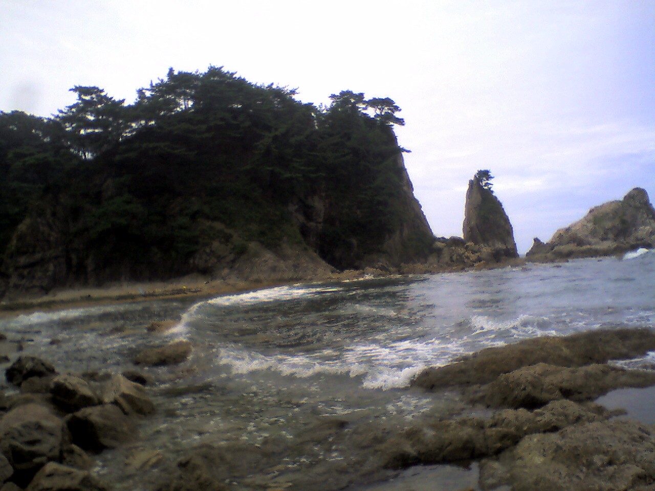 201009080818_新潟県_笹川ながれ_眼鏡岩